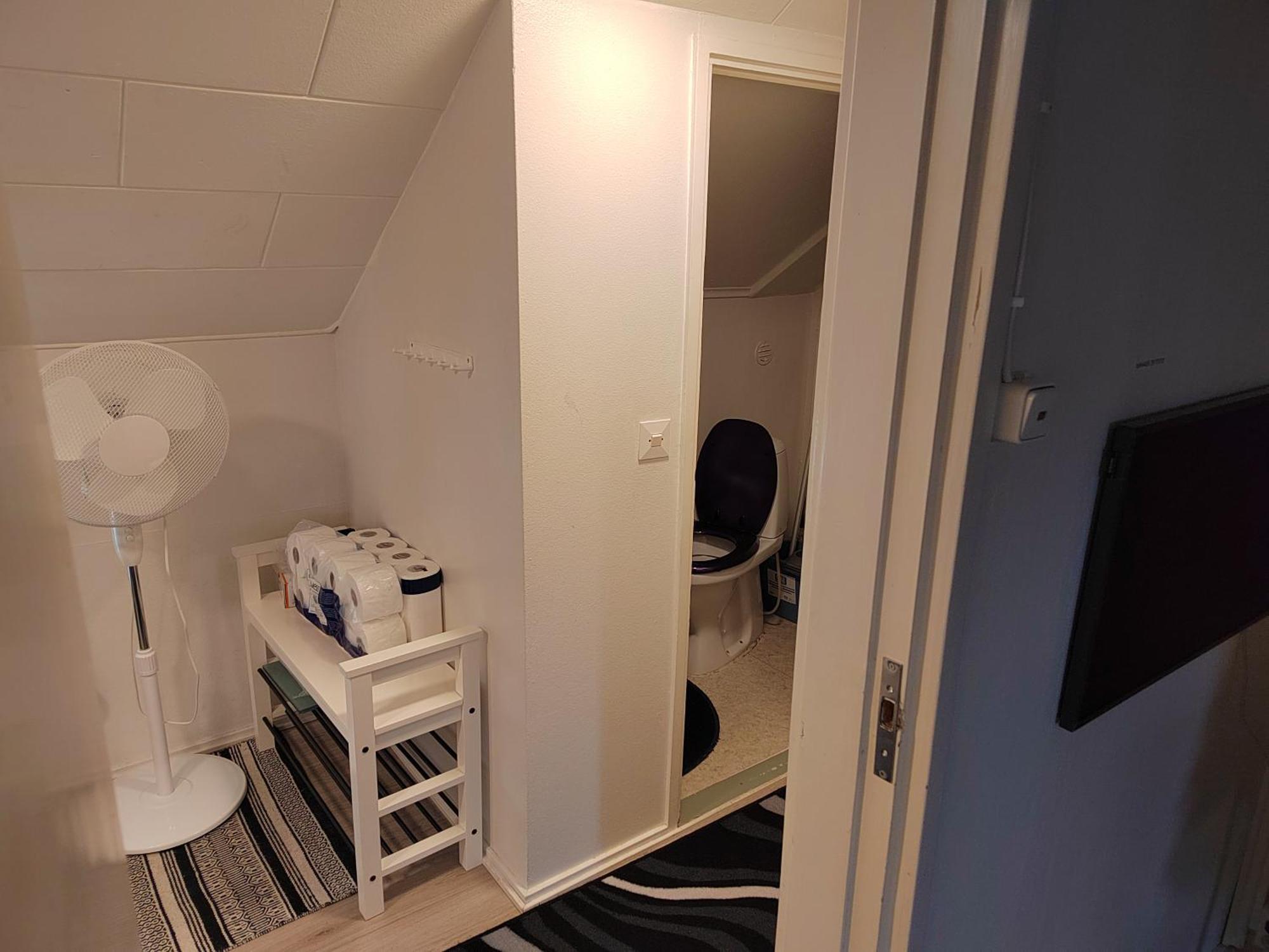 Kalle'S Unluxury Guest House Aircon 15Min City Center By Train Helsinki Room photo